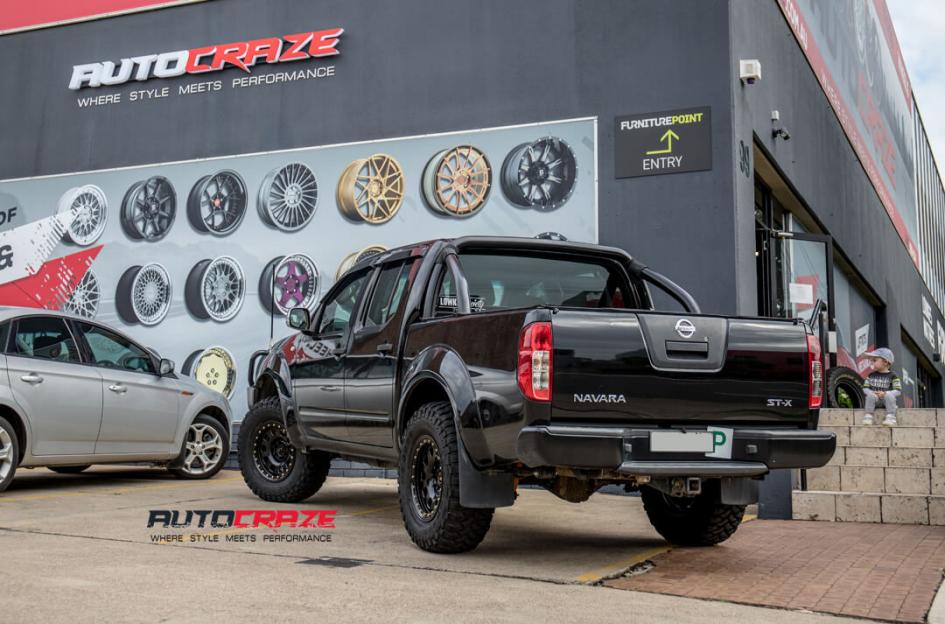 NISSAN NAVARA D LOCKER BLACK